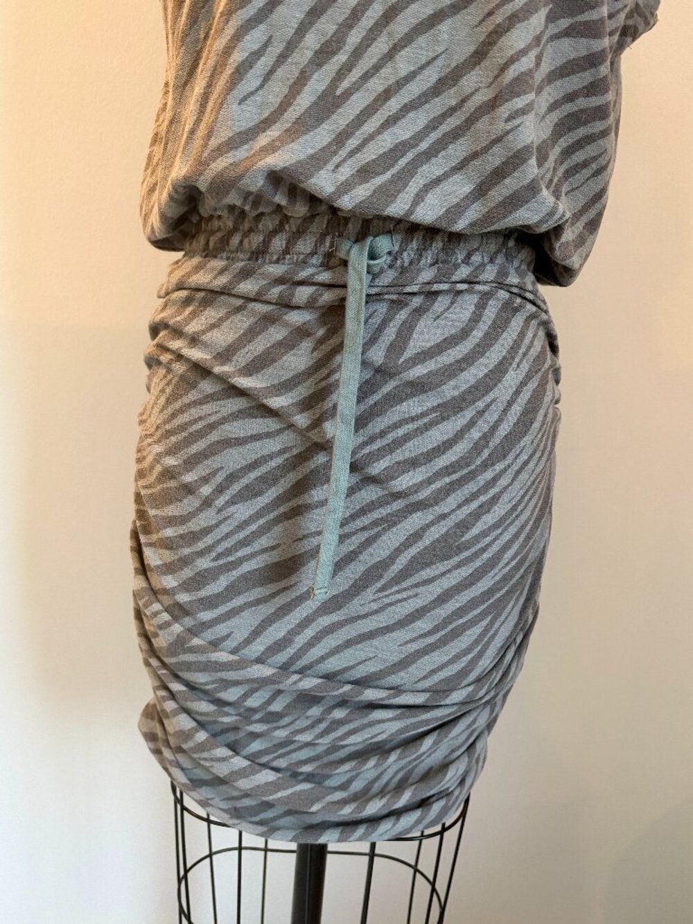 Rare Fate Drawstring Ruched Grey Zebra Print Dress w/ Cut-outs -  size M - Picture 2 of 9